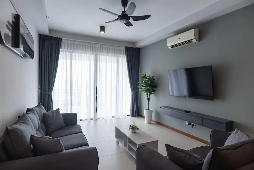 Family Seaview Suite With 3 Rooms By The Only Bnb Tanjung Tokong 0*,  Malesia